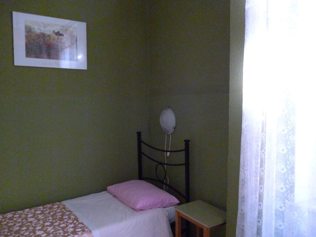 Single Room with Shared Bathroom